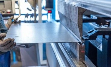 可動率?それとも稼働率?違いや低下する要因、効率アップの対策を解説