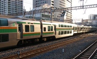 銀色の電車が増えた!?進化を続けるステンレス車両のメリットとは