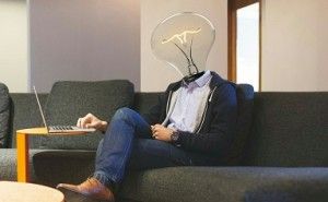 新商品を生み出す技術戦略：知財教育、新規テーマ発掘のための工夫