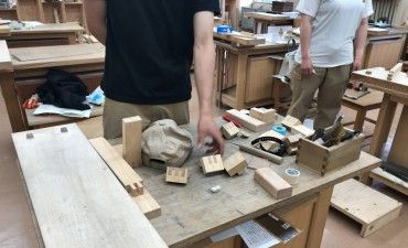 創業100年の家具工場が取り組む技術の継承（飛騨職人学舎）