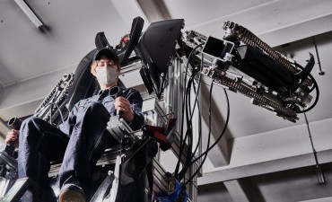 搭乗型ロボット開発と顧客価値重視のコトづくり（ MOVeLOT）