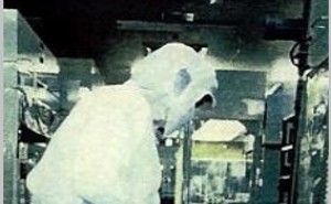 クリーン化：二重袖のクリーンスーツ